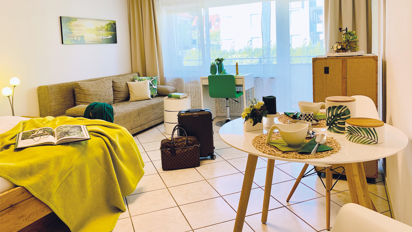 Schlaf-, Wohn- und Essbereich im Business Apartment in Konstanz am Bodensee