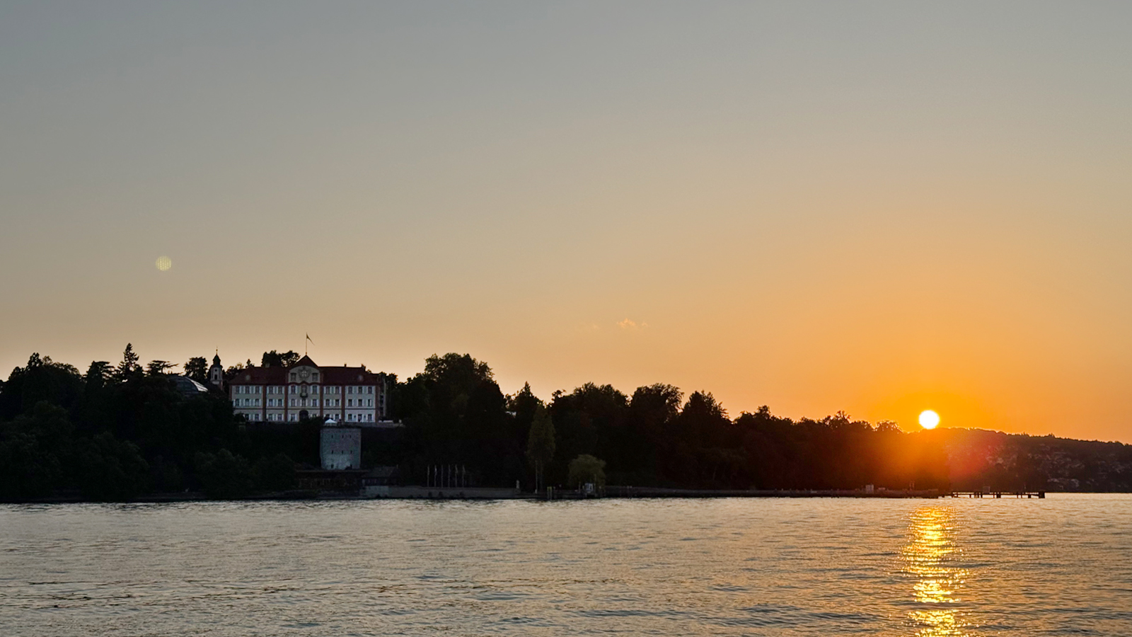 Sonnenuntergang über dem Bodensee bei Konstanz